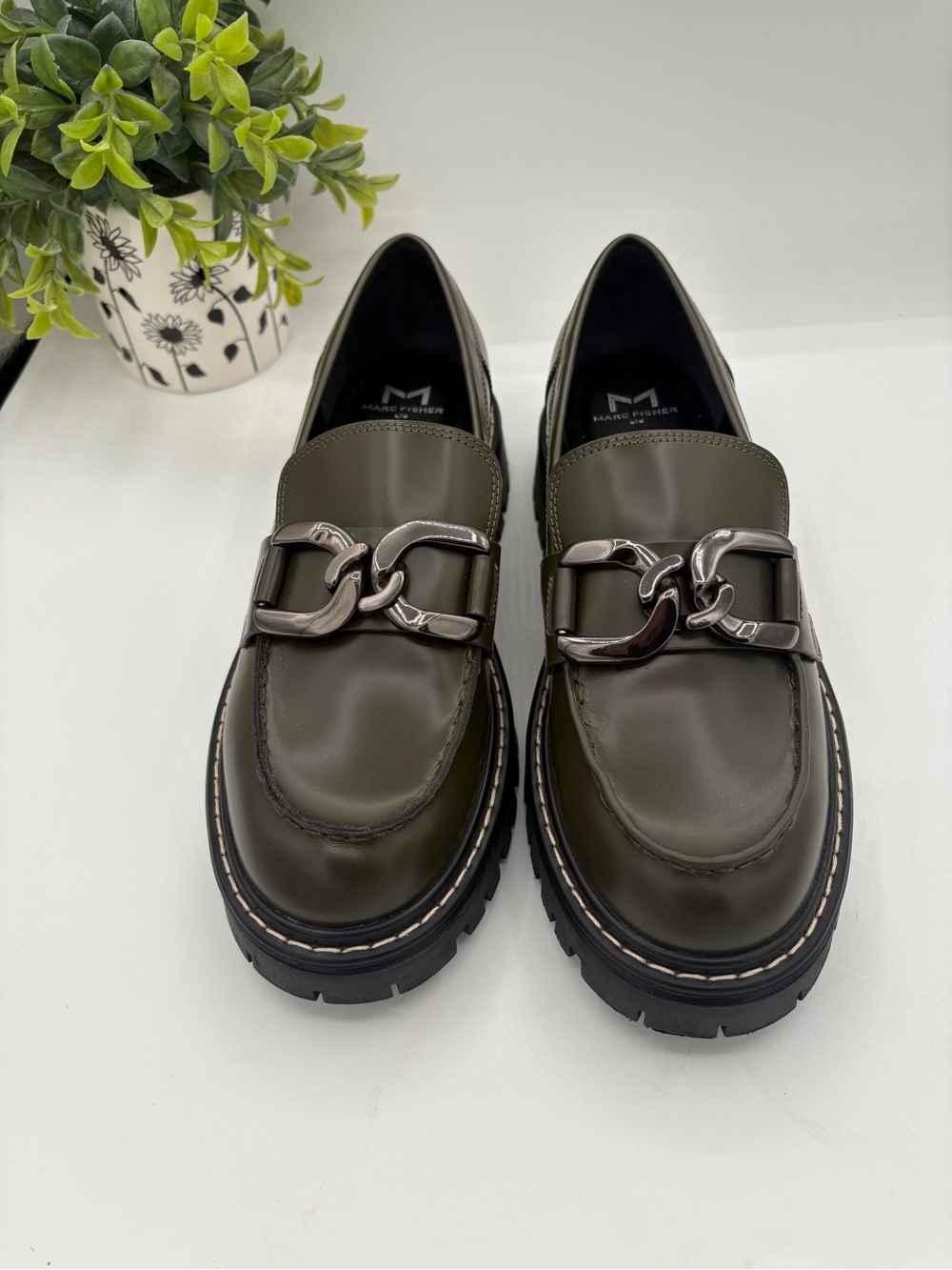 Marc Fisher Women’s Olive Green Leather Chain-Trim Loafers NEW